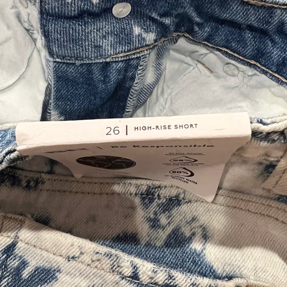 BP Ripped Nonstretch Denim Cutoff Shorts in Blue Bleached Wash (26) - Picture 7 of 10